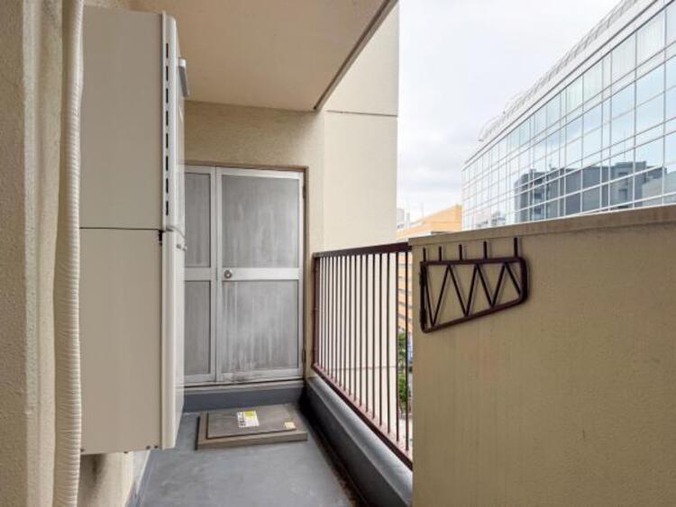 バルコニー 洗濯物もしっかり干せる、実用性の高いバルコニーです。