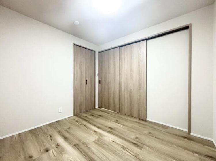 内装 洋室4.6帖　日々の疲れを癒してくれる主寝室。自由度が高いので家具のレイアウトでお好みの空間を創りだせます。