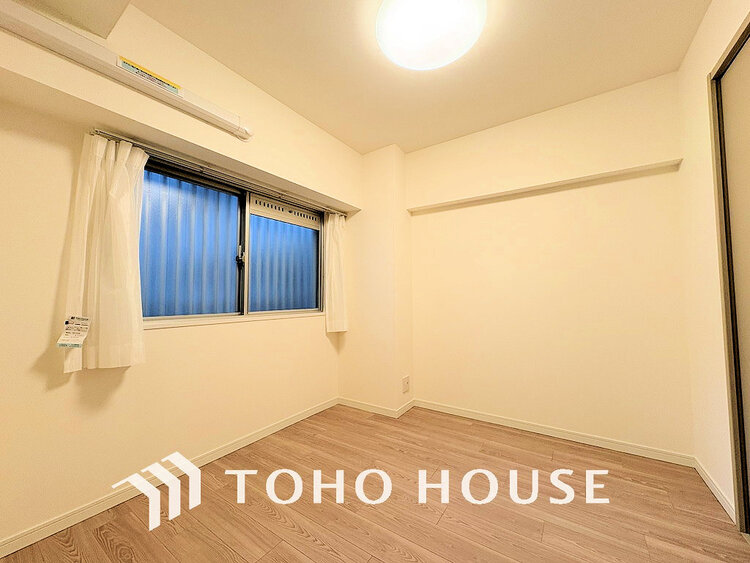 内装 採光もある洋室は、くつろぎのひと時を過ごすのにぴったり