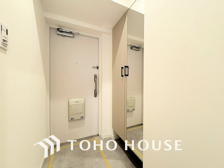 玄関 落ち着いた雰囲気の玄関、家族の帰りを暖かく迎えてくれます