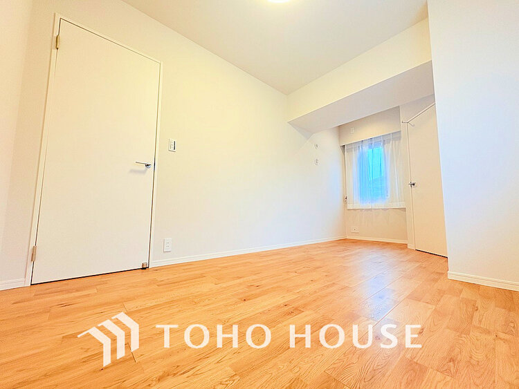 内装 採光もある洋室は、くつろぎのひと時を過ごすのにぴったり