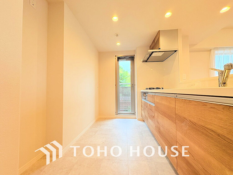 キッチン 落ち着きのあるカラーで統一された清潔感と気品が溢れるキッチン