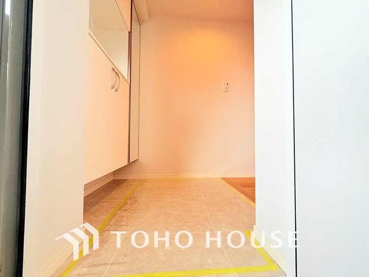 玄関 落ち着いた雰囲気の玄関、家族の帰りを暖かく迎えてくれます