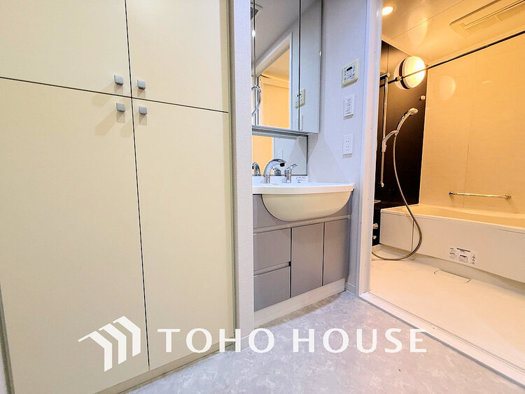 洗面 大きな洗面鏡付き、朝の身支度も楽しくなりますね