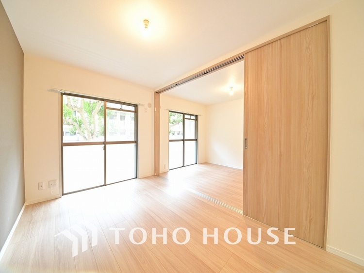 内装 家族みんなが爽やかに過ごせるように、光をたっぷり取り込んだLDK