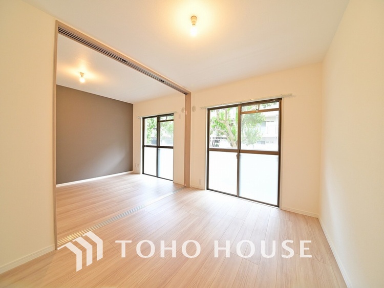 内装 シンプルですっきりとした室内は飽きのこない居心地の良い雰囲気