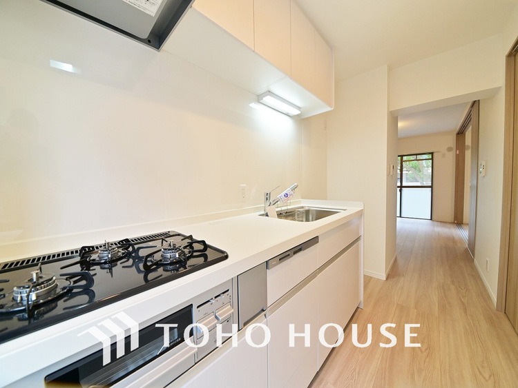 キッチン 落ち着きのあるカラーで統一された清潔感と気品が溢れるキッチン