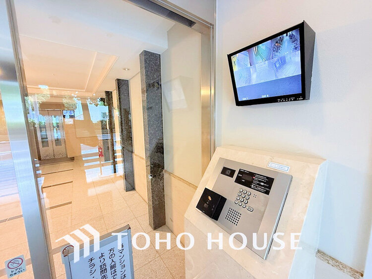 その他 エントランスはオートロック完備で安心のセキュリティ