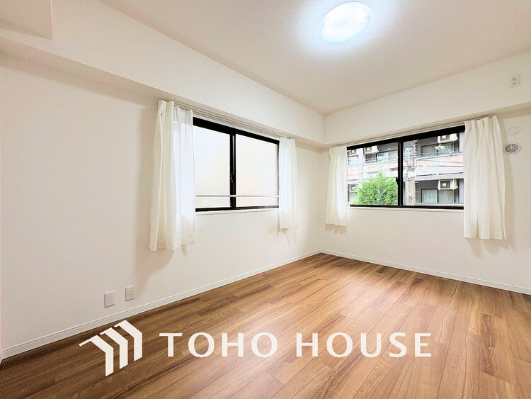 内装 採光もある洋室は、くつろぎのひと時を過ごすのにぴったり