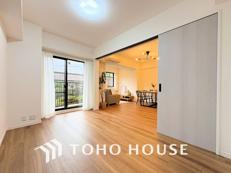 内装 シンプルですっきりとした室内は飽きのこない居心地の良い雰囲気