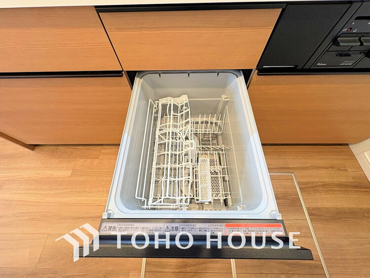 キッチン ビルトイン式食洗機完備のシステムキッチンで食後もゆったり家族団らん