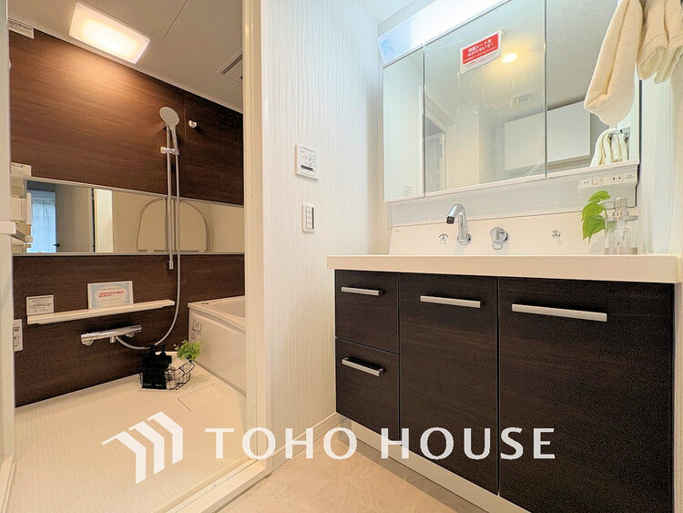 洗面 大きな洗面鏡付き、朝の身支度も楽しくなりますね