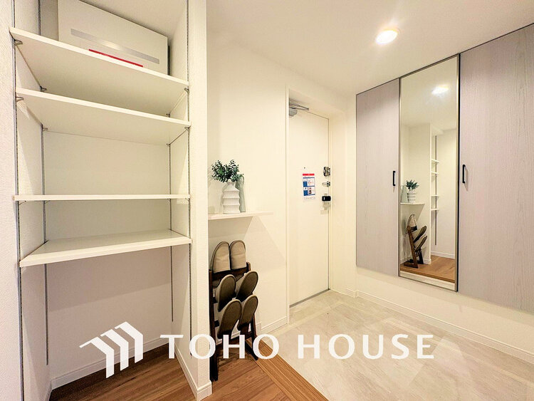 玄関 落ち着いた雰囲気の玄関、家族の帰りを暖かく迎えてくれます