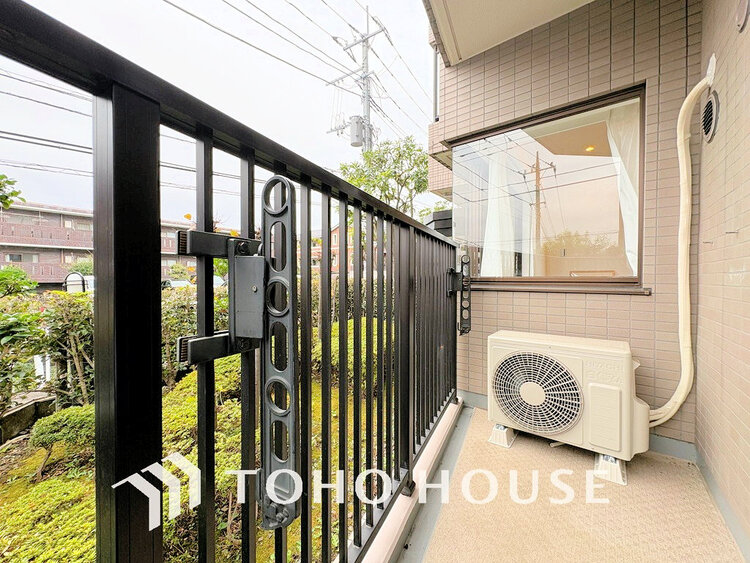 バルコニー 日当たりの良いバルコニーで晴れの日の洗濯物も楽しみになりますね