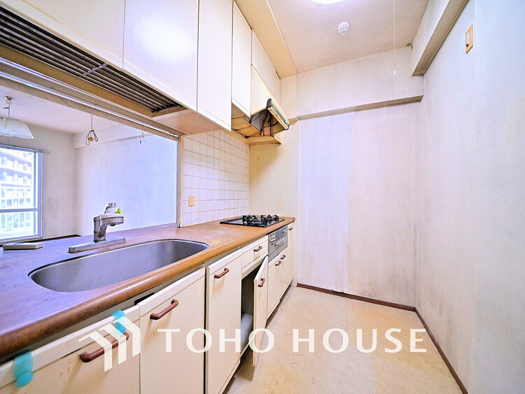 キッチン シンプルな部屋の雰囲気に溶け合うナチュラルキッチン(リフォーム前)