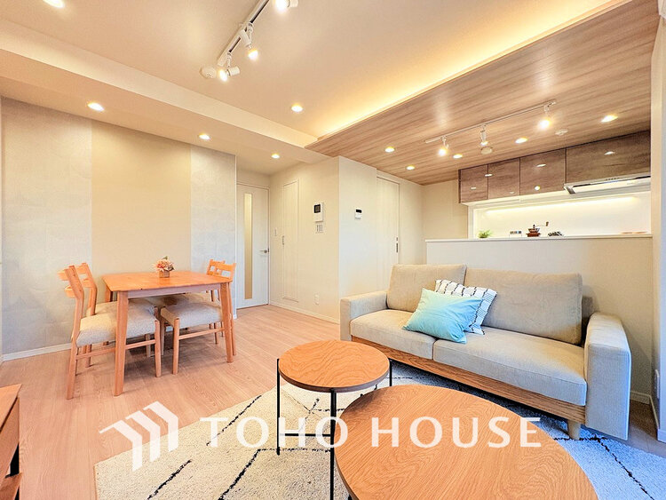 内装 広がりのある住空間、家族が集まるリビング・ダイニング