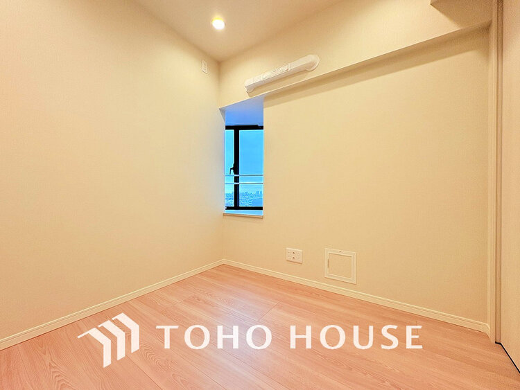 内装 採光もある洋室は、くつろぎのひと時を過ごすのにぴったり