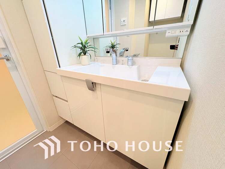 洗面 大きな洗面鏡付き、朝の身支度も楽しくなりますね