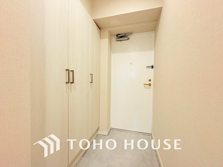 玄関 落ち着いた雰囲気の玄関、家族の帰りを暖かく迎えてくれます