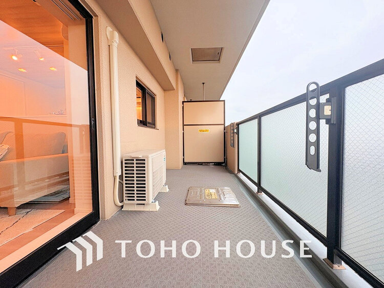 バルコニー 日当たりの良いバルコニーで晴れの日の洗濯物も楽しみになりますね