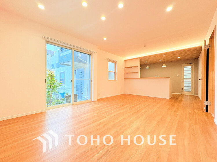 内装 家族みんなが爽やかに過ごせるように、光をたっぷり取り込んだLDK