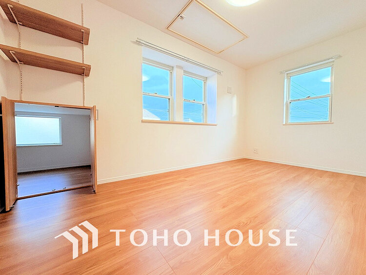 内装 採光もある洋室は、くつろぎのひと時を過ごすのにぴったり