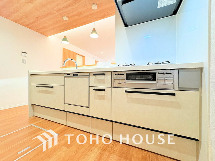 キッチン シンプルな部屋の雰囲気に溶け合うナチュラルキッチン