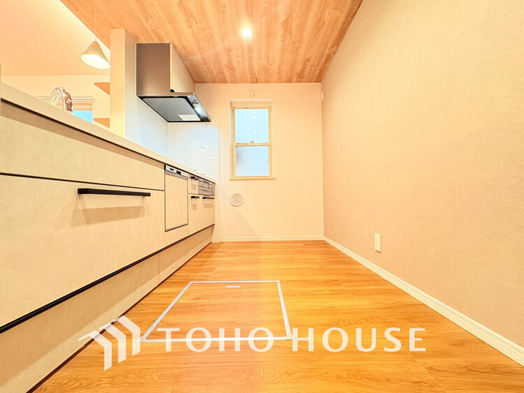 キッチン 落ち着きのあるカラーで統一された清潔感と気品が溢れるキッチン