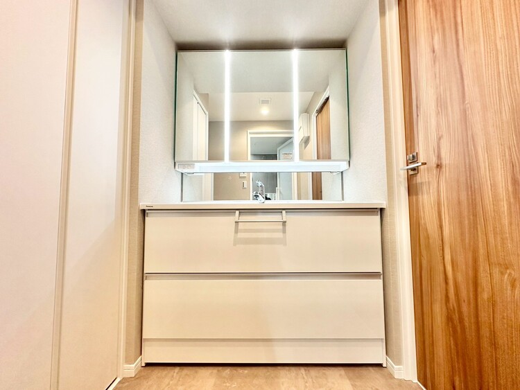 洗面 清潔感を感じられる洗面化粧台。