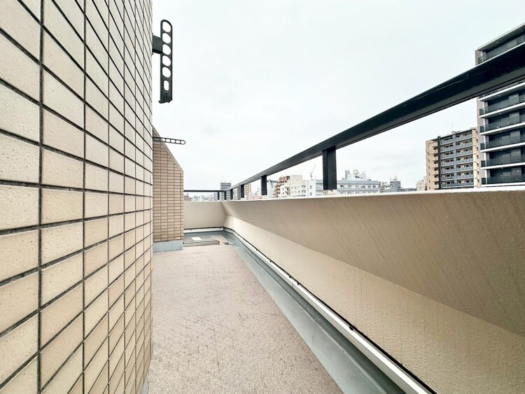 バルコニー 朝の澄んだ空気や、夕方に吹く清々しい風を感じられるバルコニー。