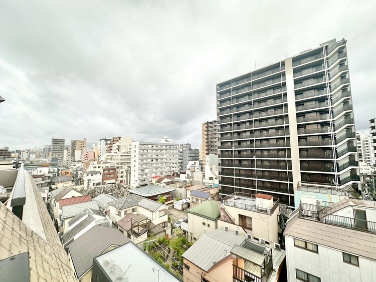 バルコニー 陽当たり・通風・開放感に恵まれた環境です。