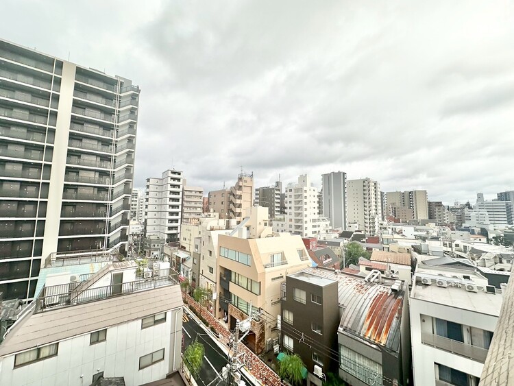 バルコニー 眺望や窓からの景色が良いと、家で過ごす時間も快適です。