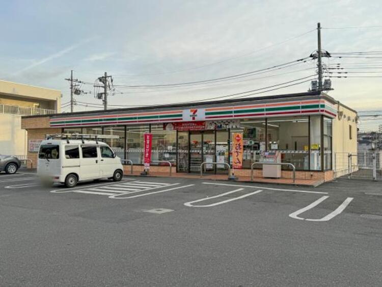 周辺 セブンイレブン 八王子小比企東店迄720ｍ