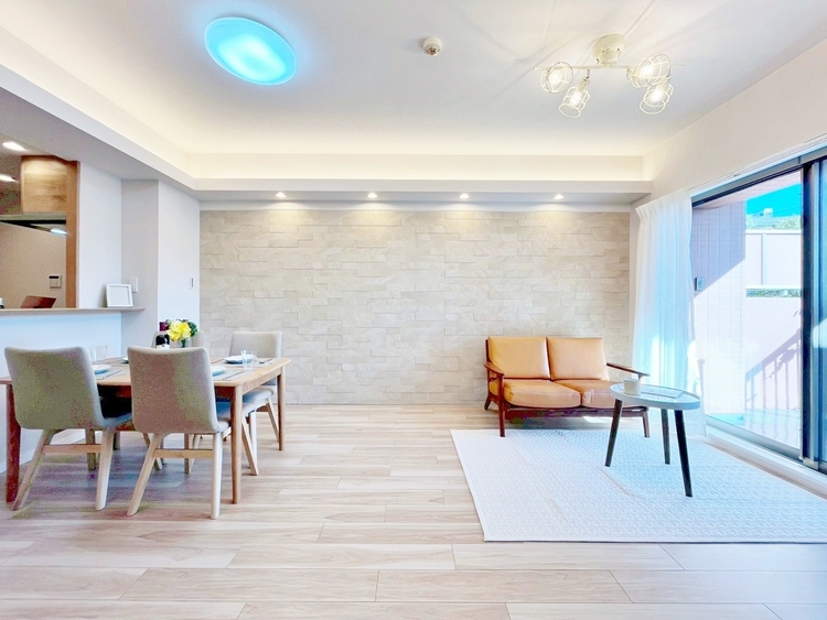 居間 快適に過ごす毎日を求めて、暮らしの中でご自身の「マイホーム」に創り上げてください。