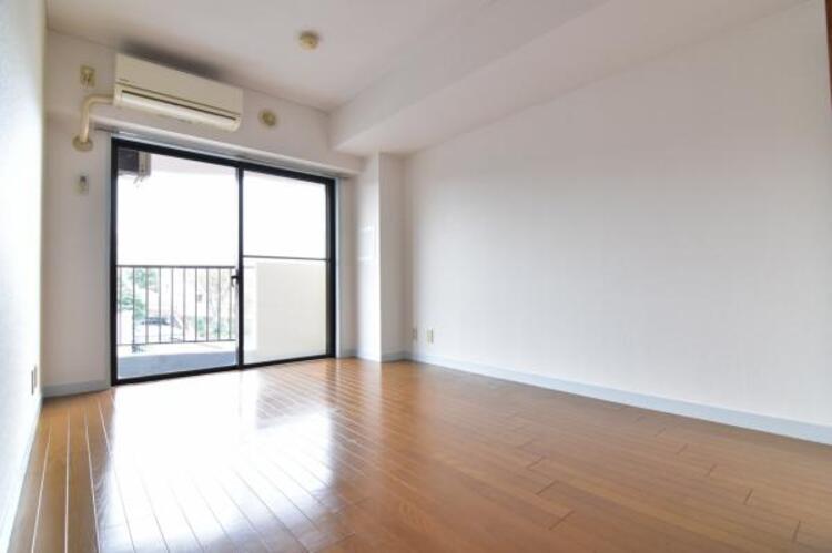 設備 エアコンを標準装備としました。購入や設置の手間を省き、新生活スタートも快適です。※設置個所等詳しくは担当へお問合せください。