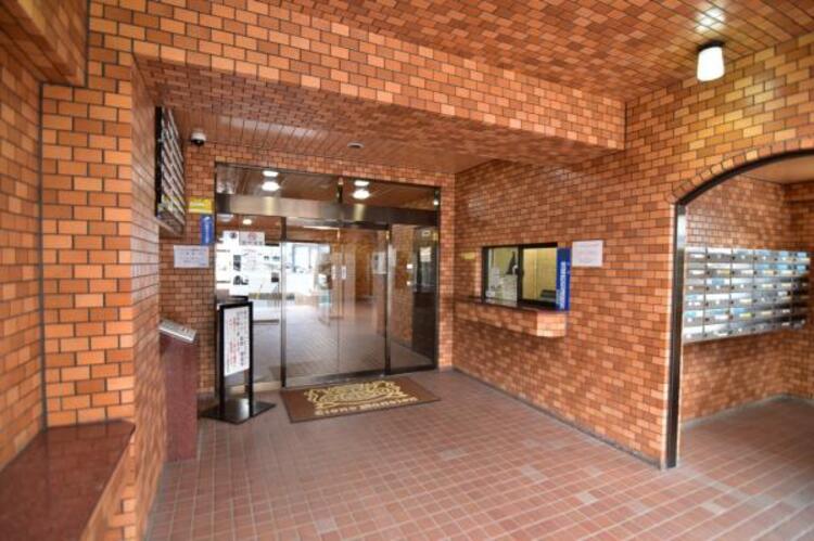 エントランス エントランスは、まさに顔となる場所。シンプルながらも格調高い雰囲気を漂わせて上質な空間。 