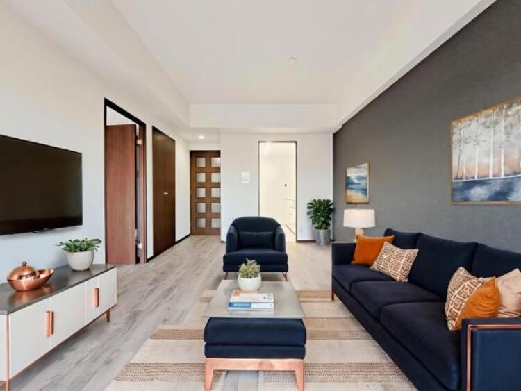 居間 リビング（配置してある家具はCGによるイメージです）LD約9帖　ゆとりあるキッチンスペースを備えるリビングは家族が1番くつろげる癒しの空間です。