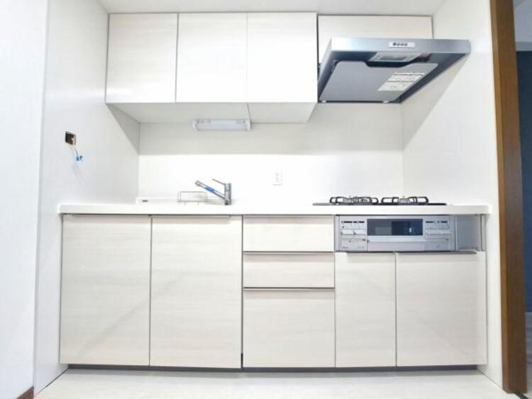 キッチン K約2.9帖　広々としたキッチンスペース。浄水器が付き、収納力もあるキッチンはお料理が捗ります。