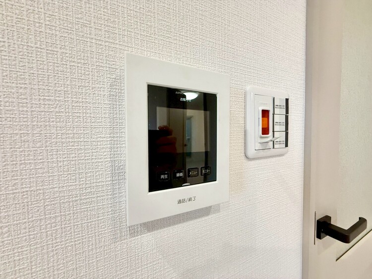 その他 誰が来てもわかる様にモニター付きインターホンを設置。