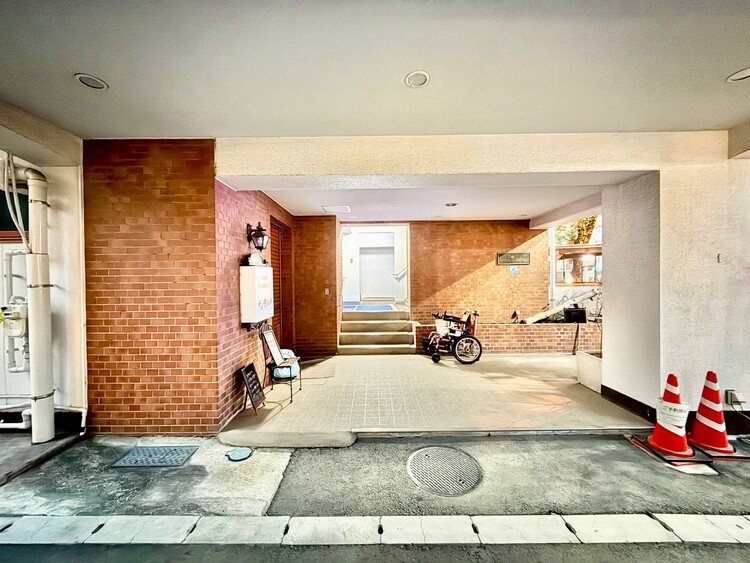 その他 上質感漂う玄関アプローチです。