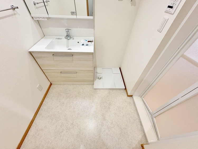 その他 十分な広さの脱衣所。