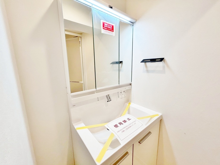 その他 清潔感を感じられる洗面化粧台。