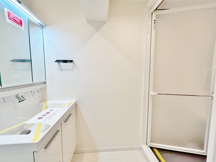 その他 十分な広さの脱衣所。