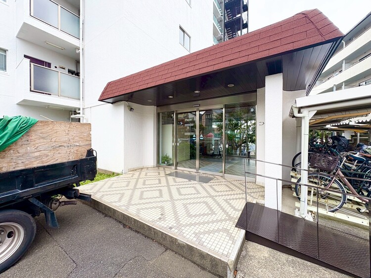 その他 上質感漂う玄関アプローチです。