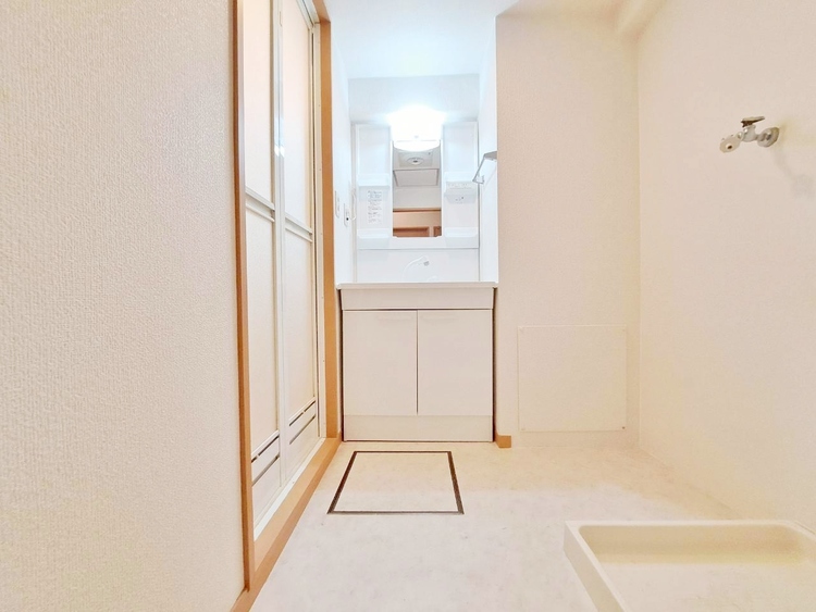 その他 十分な広さの脱衣所。