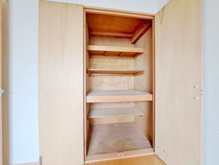 その他 収納スペースが付いていて、お部屋を広く使っていただけます。