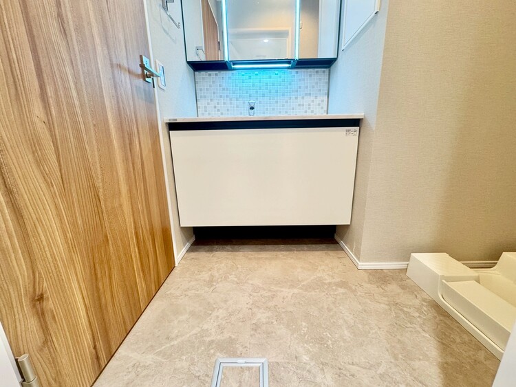 その他 十分な広さの脱衣所。