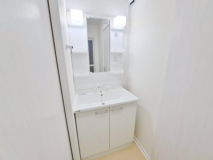 その他 清潔感を感じられる洗面化粧台。