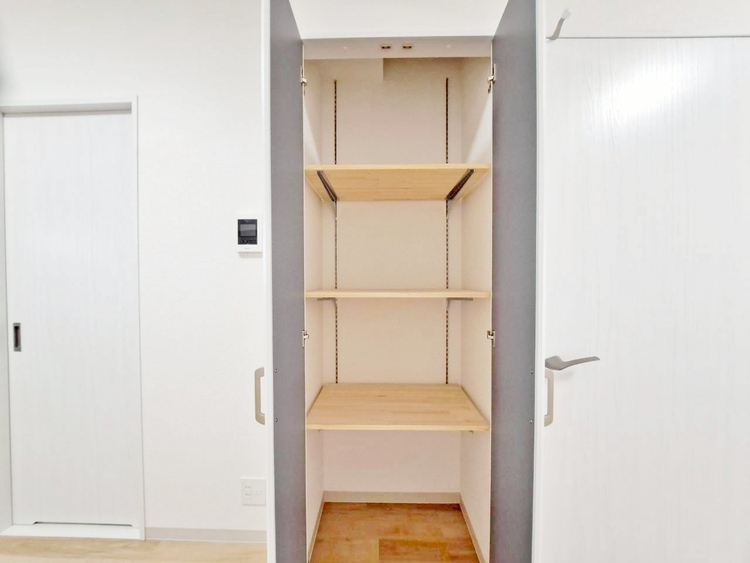 その他 収納スペースが付いていて、お部屋を広く使っていただけます。