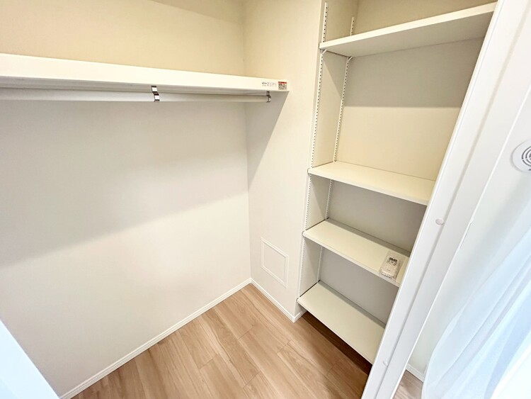その他 収納スペースが付いていて、お部屋を広く使っていただけます。
